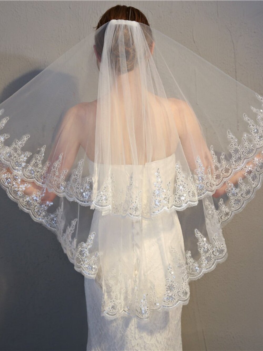 2-Tier Sequined Lace Short Wedding Veil